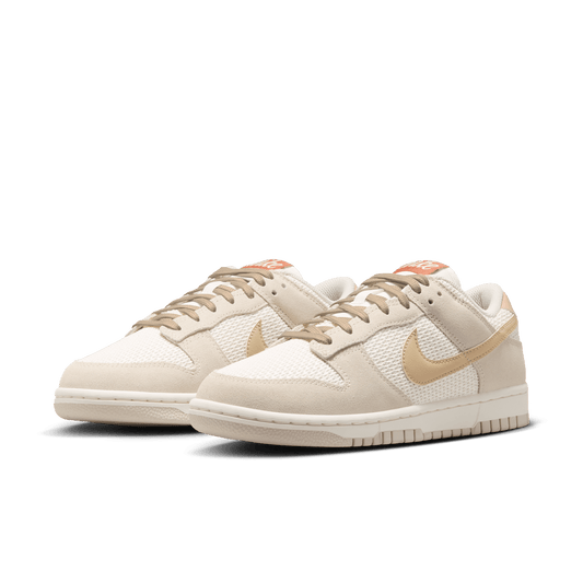 Nike Women's Dunk Low SE IH2479-101